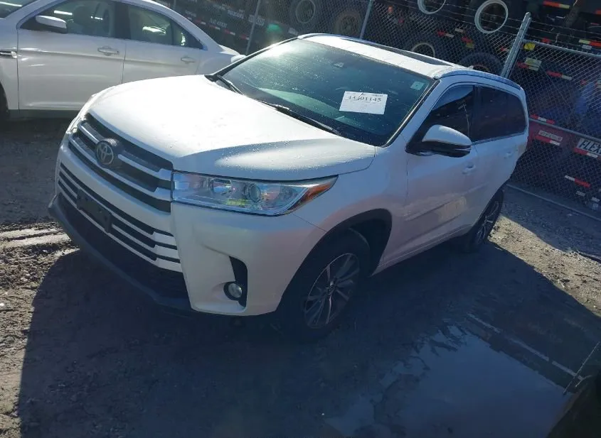 2018 TOYOTA Highlander Used VIN 5TDKZRFH9JS546214 – photo 17
