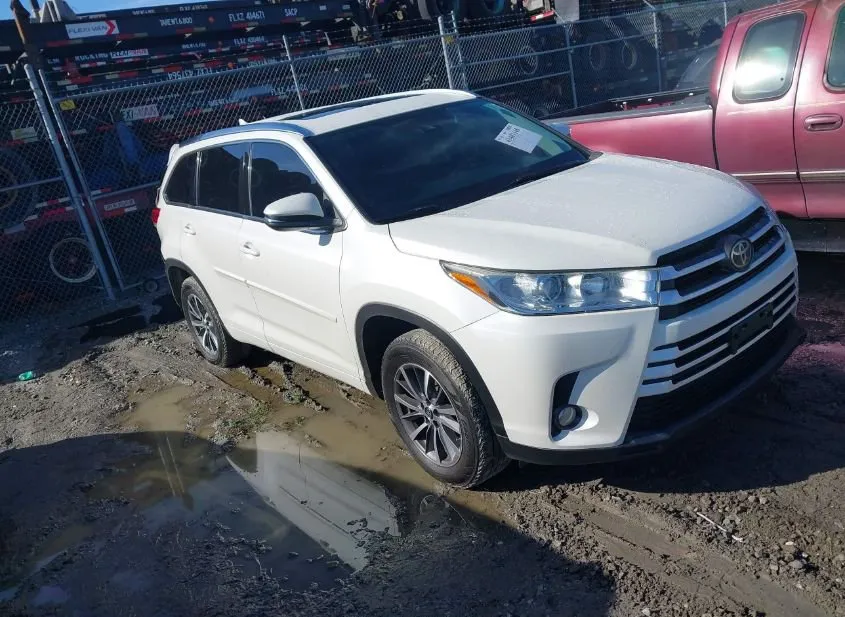 2018 TOYOTA Highlander Used VIN 5TDKZRFH9JS546214 – photo 19