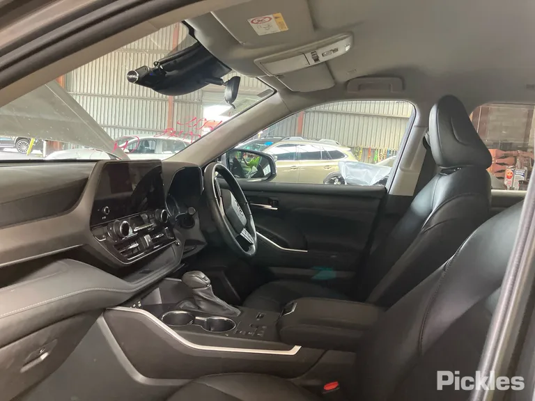 2023 Toyota Kluger Used VIN 5TDLB3CH90S107801 – trunk area