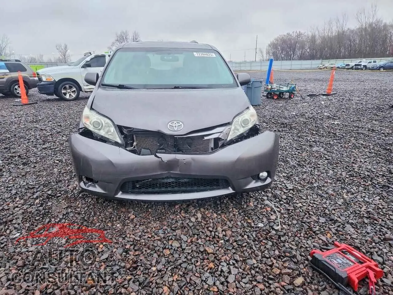 2015 TOYOTA All Models Damaged VIN 5TDYK3DC6FS683704 – interior seats