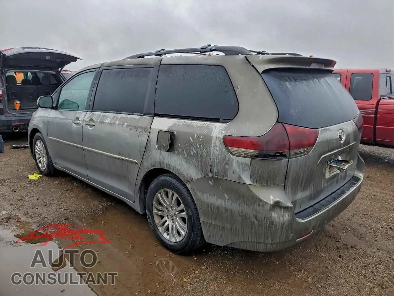 2014 TOYOTA All Models Damaged VIN 5TDYK3DCXES424485 – rear exterior 2014 TOYOTA All Models Damaged VIN 5TDYK3DCXES424485 – rear exterior