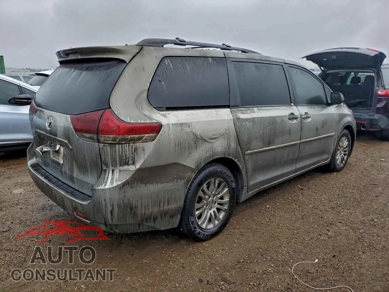 2014 TOYOTA All Models Damaged VIN 5TDYK3DCXES424485 – side profile 2014 TOYOTA All Models Damaged VIN 5TDYK3DCXES424485 – side profile