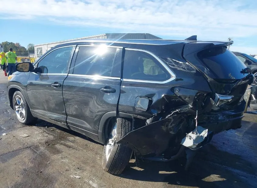 2016 TOYOTA Highlander Used VIN 5TDYKRFH2GS178742 – trunk area 2016 TOYOTA Highlander Used VIN 5TDYKRFH2GS178742 – trunk area