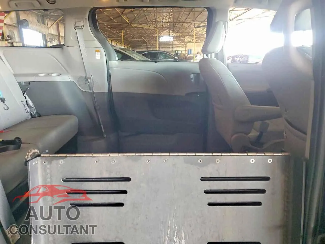 2018 TOYOTA All Models Damaged VIN 5TDYZ3DC2JS944122 – photo 11 2018 TOYOTA All Models Damaged VIN 5TDYZ3DC2JS944122 – photo 11