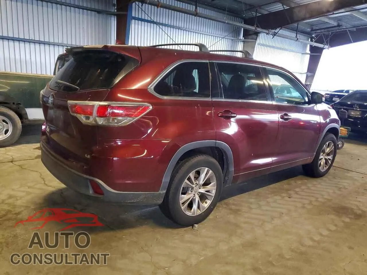 2015 TOYOTA HIGHLANDER Damaged VIN 5TDZKRFH4FS039568 – side profile