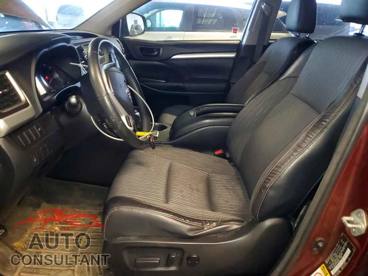 2015 TOYOTA HIGHLANDER Damaged VIN 5TDZKRFH4FS039568 – exterior detail