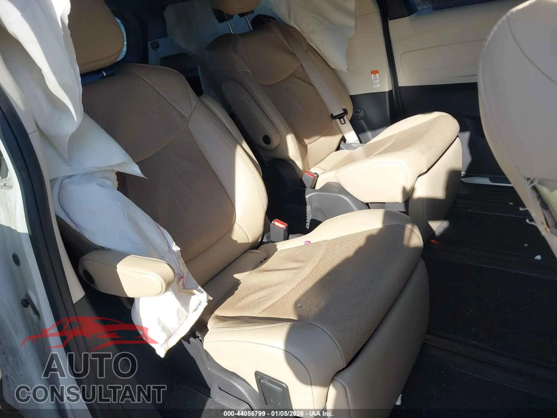 2022 TOYOTA SIENNA Damaged VIN 5TDZRKEC4NS110307 – undercarriage