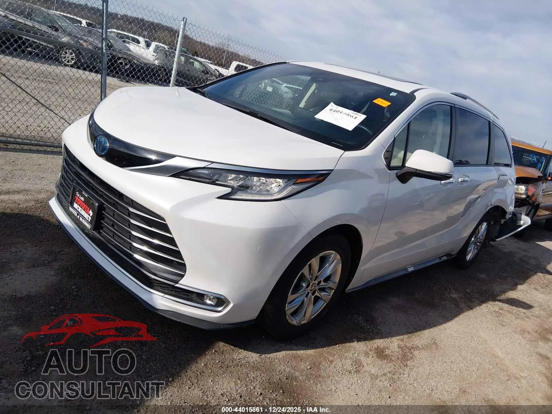 2022 TOYOTA SIENNA Damaged VIN 5TDZSKFC4NS063928 – rear exterior