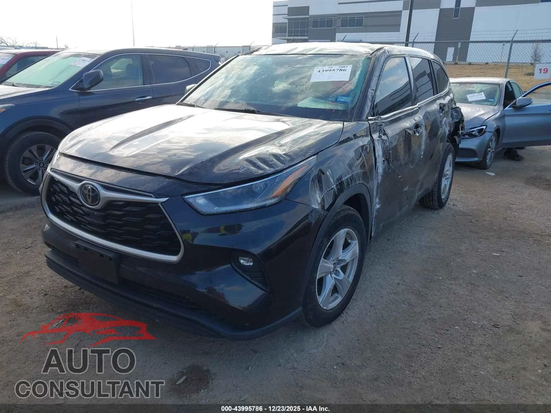 2021 TOYOTA HIGHLANDER Damaged VIN 5TDZZRAH8MS058625 – rear exterior