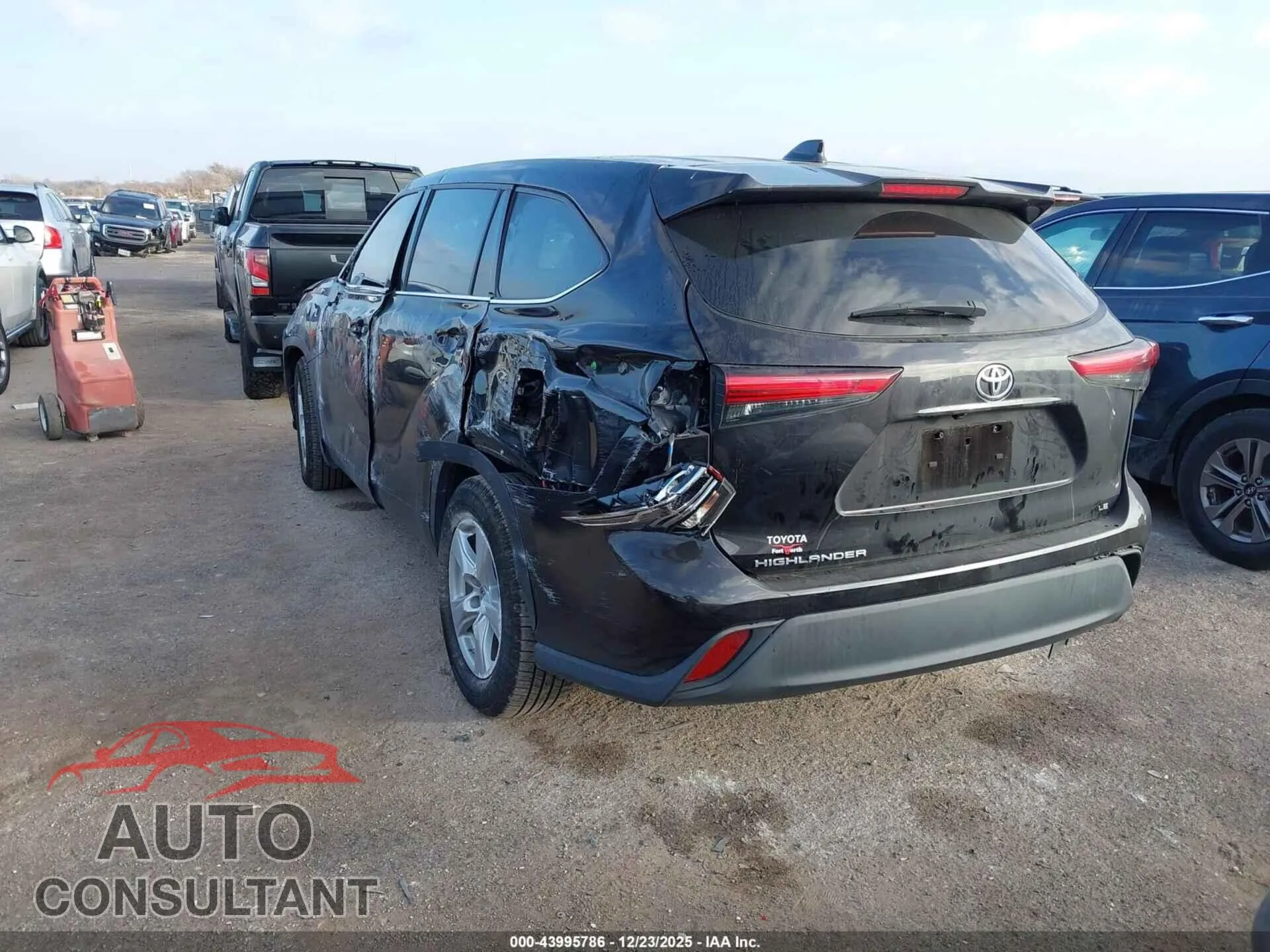 2021 TOYOTA HIGHLANDER Damaged VIN 5TDZZRAH8MS058625 – side profile