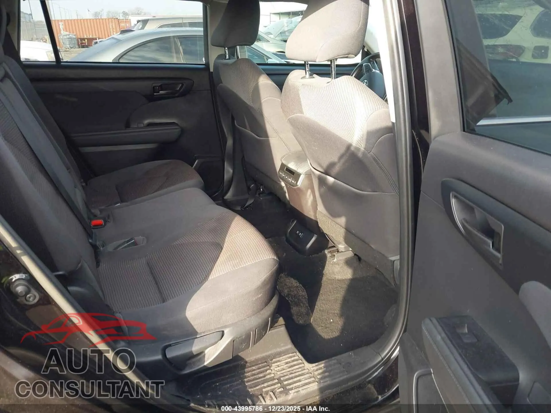 2021 TOYOTA HIGHLANDER Damaged VIN 5TDZZRAH8MS058625 – undercarriage