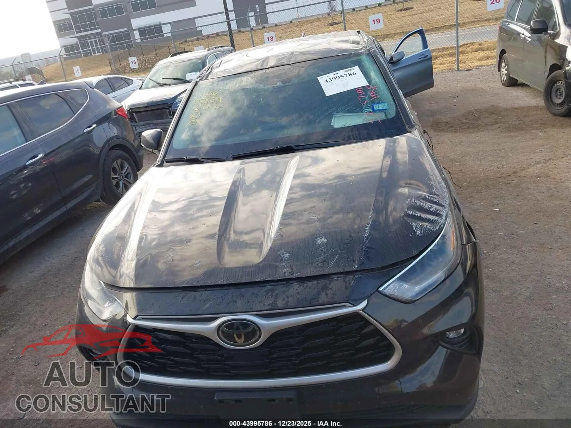 2021 TOYOTA HIGHLANDER Damaged VIN 5TDZZRAH8MS058625 – photo 12