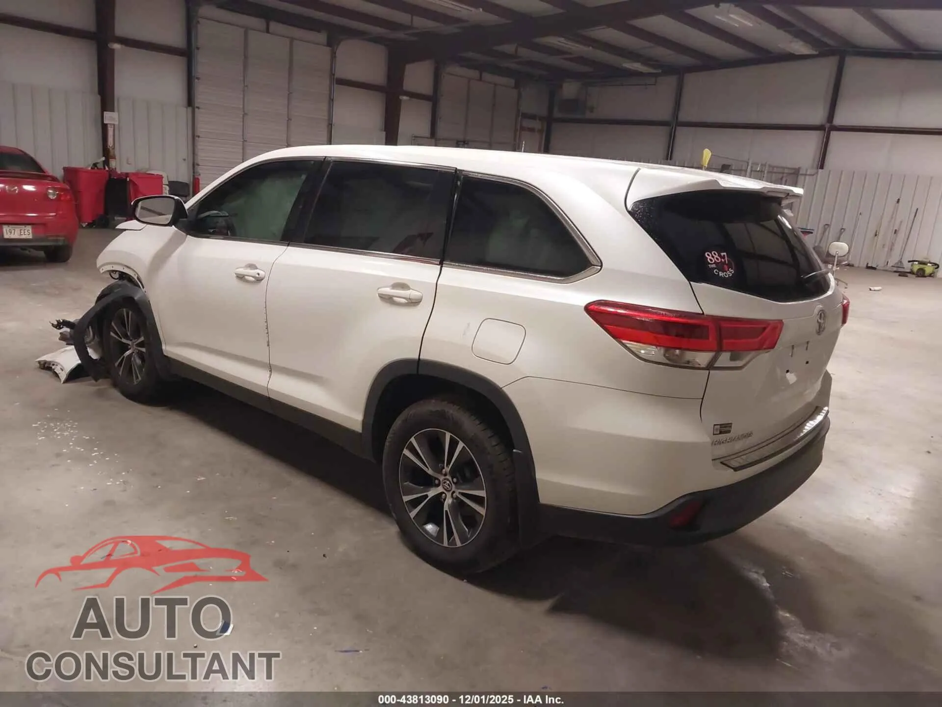 2019 TOYOTA HIGHLANDER Damaged VIN 5TDZZRFH0KS339470 – side profile