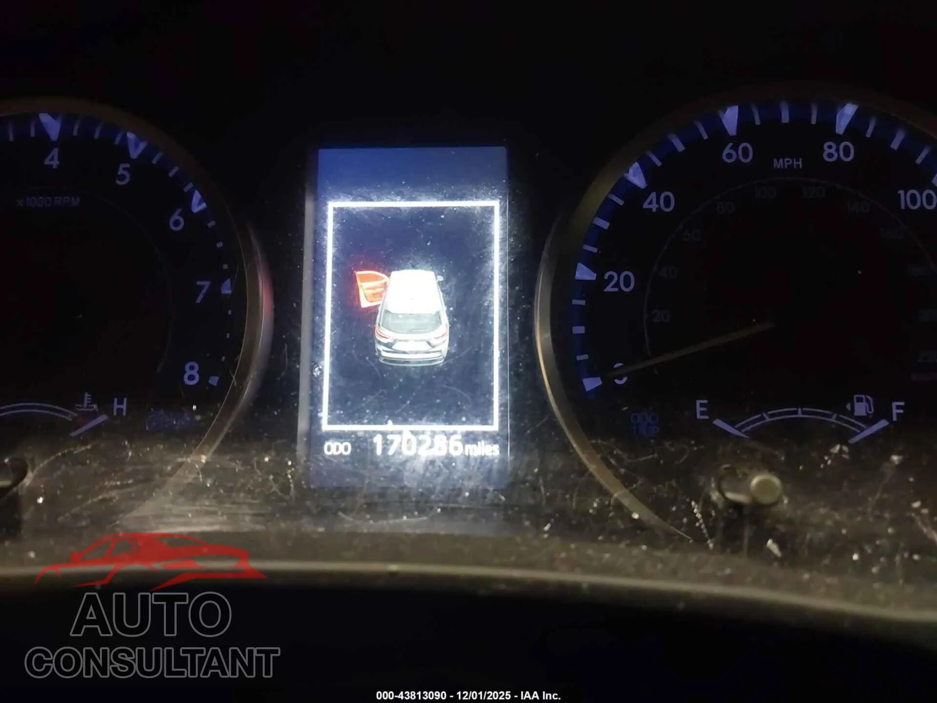 2019 TOYOTA HIGHLANDER Damaged VIN 5TDZZRFH0KS339470 – exterior detail