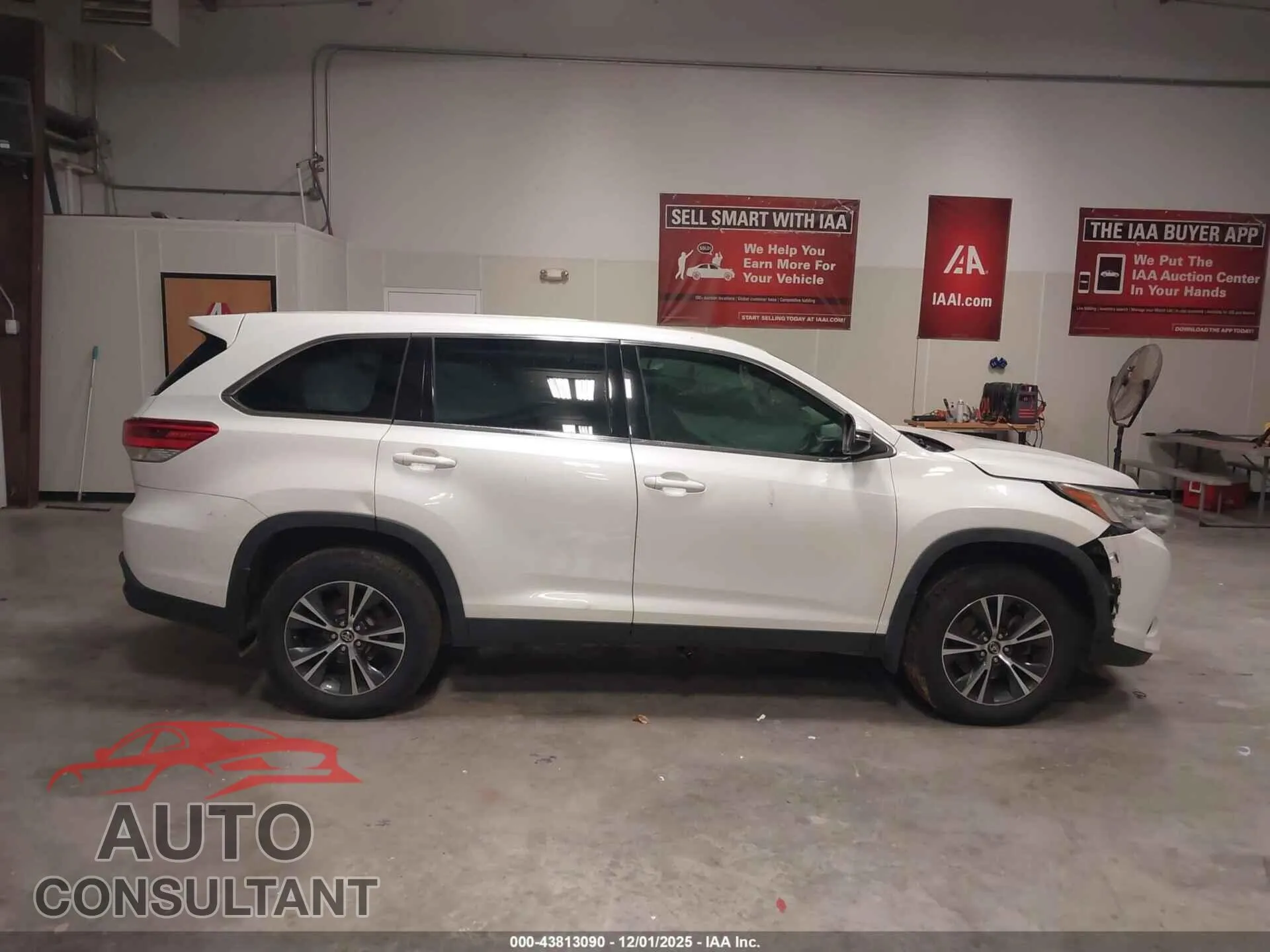 2019 TOYOTA HIGHLANDER Damaged VIN 5TDZZRFH0KS339470 – photo 14