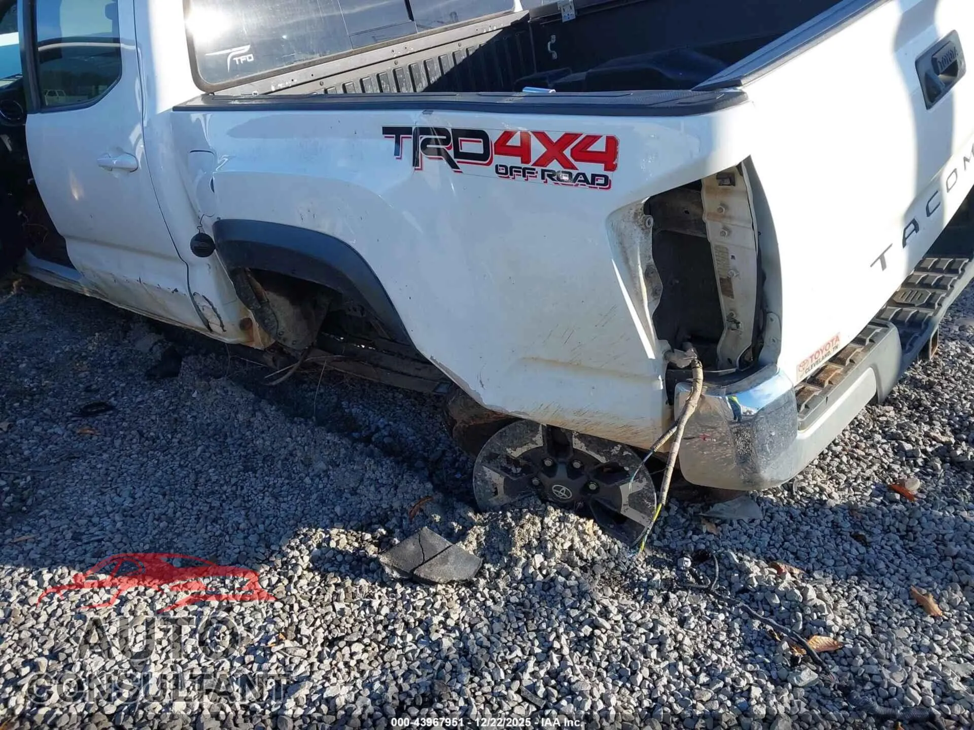 2019 TOYOTA TACOMA Damaged VIN 5TFCZ5AN0KX177605 – engine bay