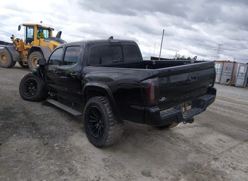 2017 TOYOTA Tacoma Used VIN 5TFCZ5AN4HX074003 – exterior detail