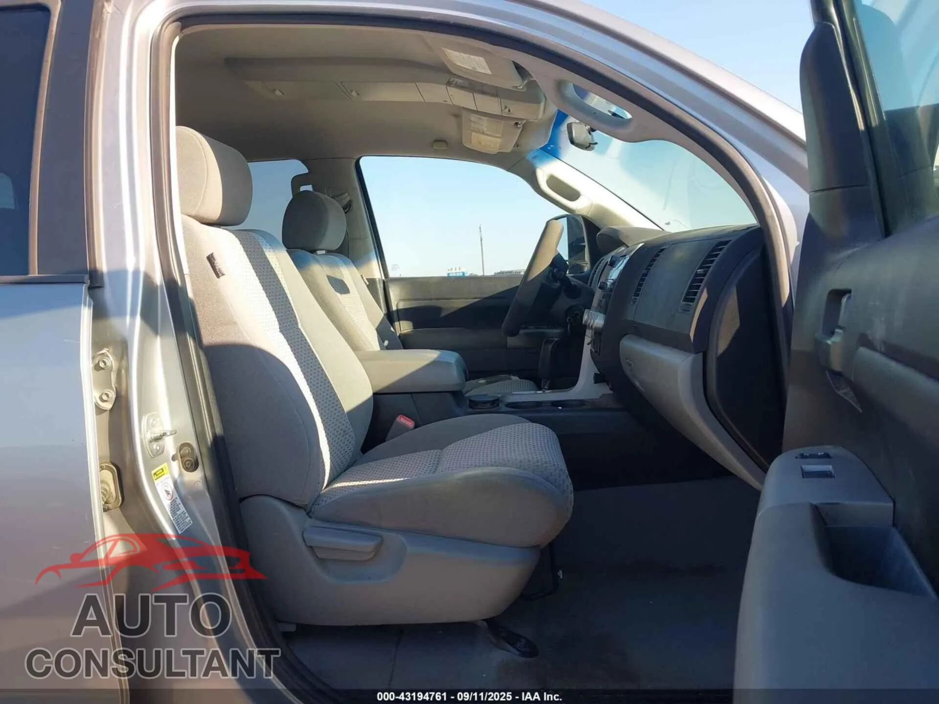2008 TOYOTA TUNDRA Damaged VIN 5TFEV54158X052184 – interior seats
