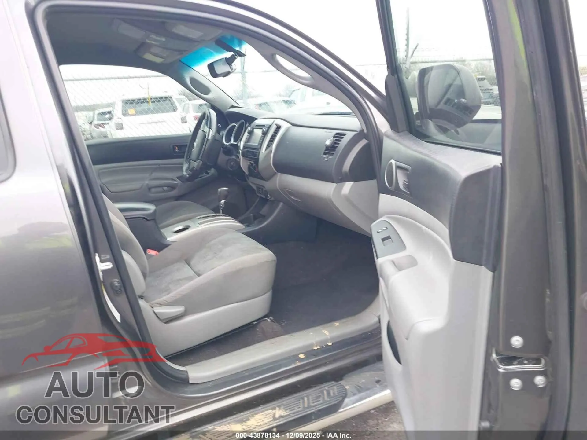 2013 TOYOTA TACOMA Damaged VIN 5TFMU4FN7DX018296 – interior seats