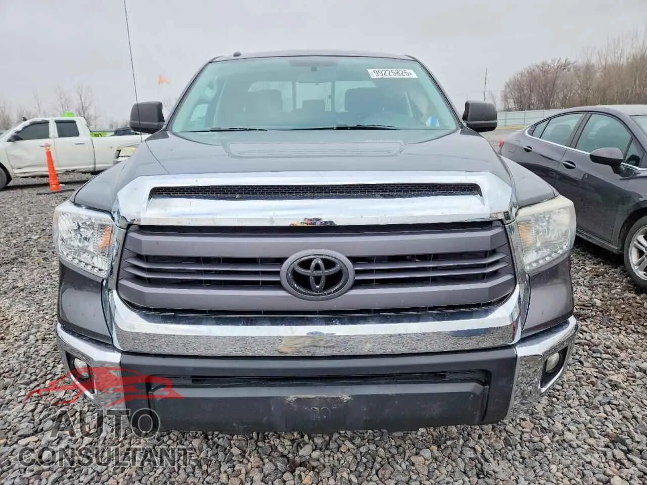 2014 TOYOTA TUNDRA Damaged VIN 5TFUM5F12EX057186 – interior seats