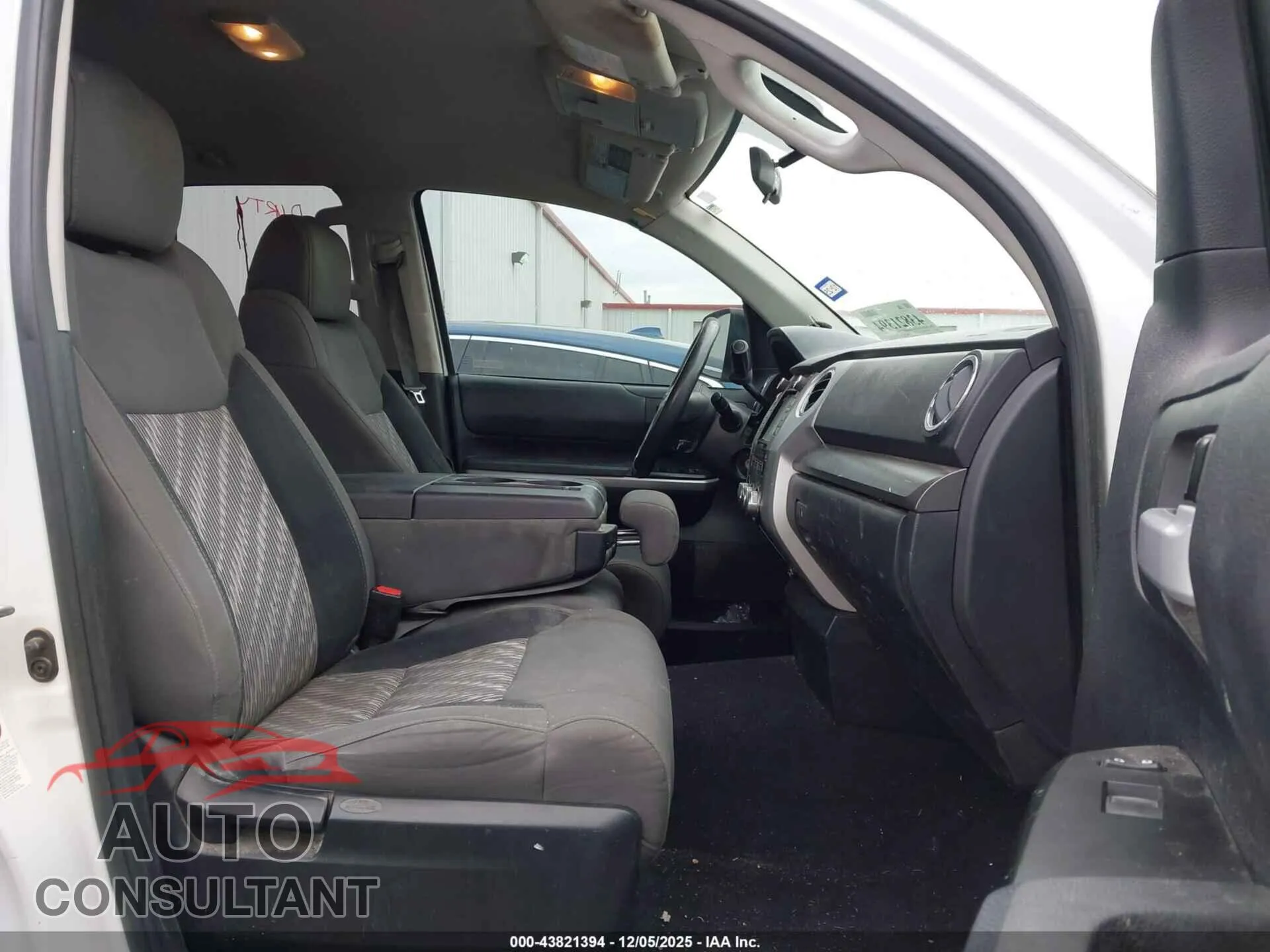 2018 TOYOTA TUNDRA Damaged VIN 5TFUW5F17JX716416 – interior seats