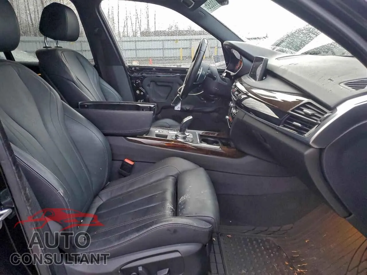 2017 BMW X5 Damaged VIN 5UXKR0C32H0X76953 – exterior detail 2017 BMW X5 Damaged VIN 5UXKR0C32H0X76953 – exterior detail