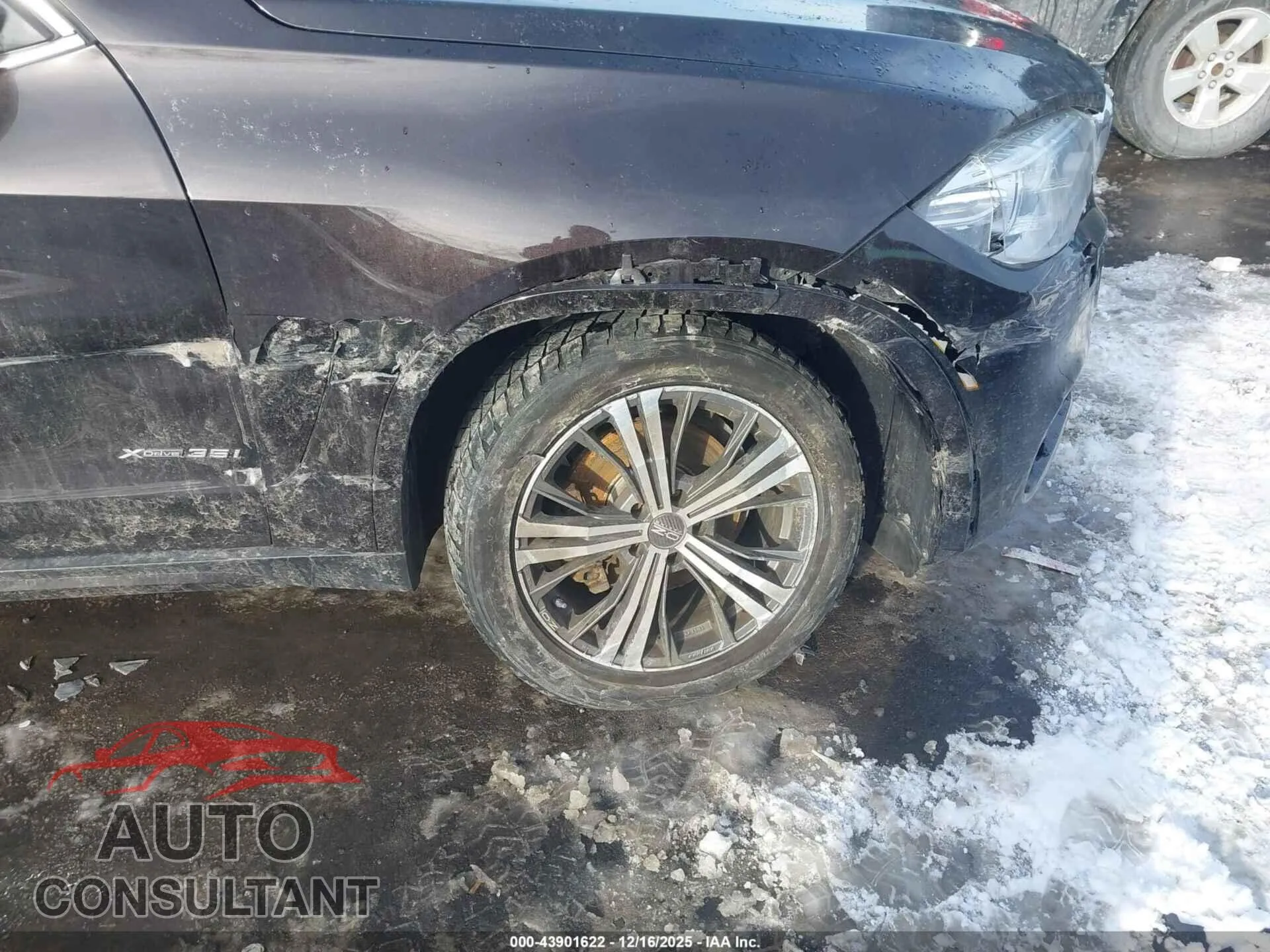 2014 BMW X5 Damaged VIN 5UXKR0C52E0K45006 – engine bay
