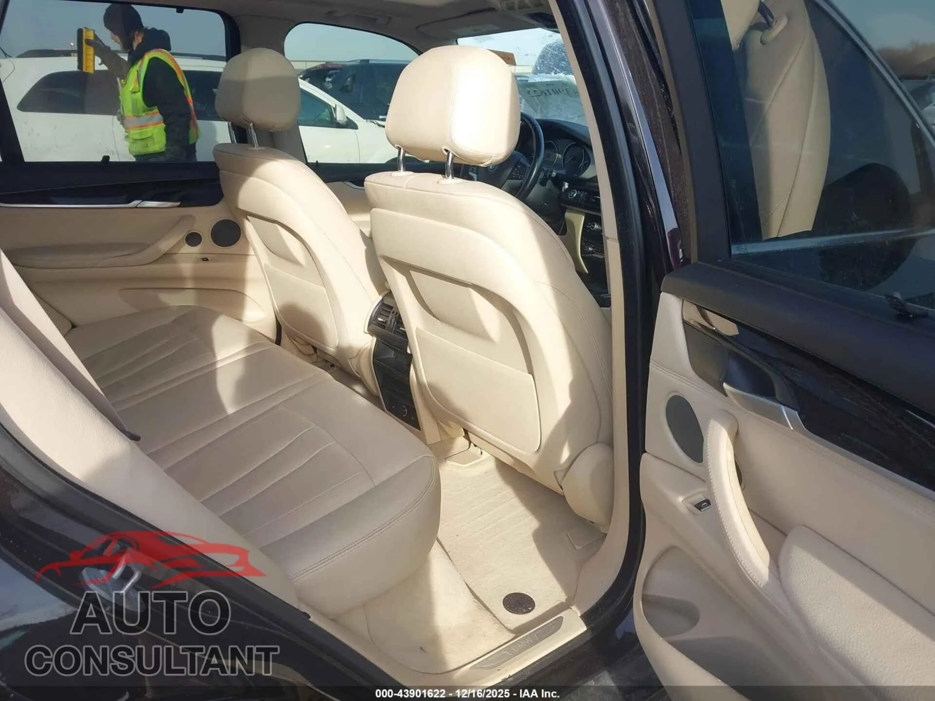 2014 BMW X5 Damaged VIN 5UXKR0C52E0K45006 – undercarriage