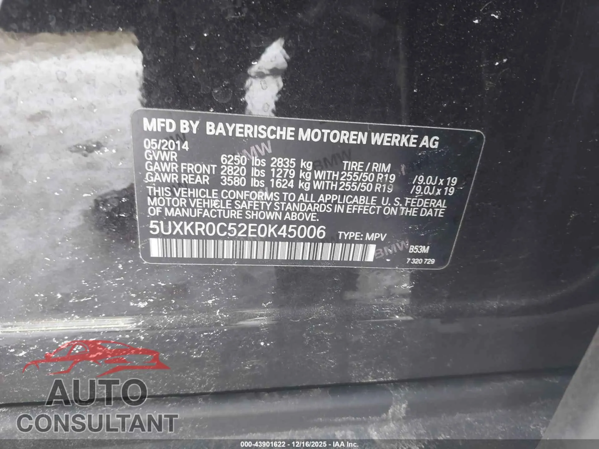 2014 BMW X5 Damaged VIN 5UXKR0C52E0K45006 – trunk area