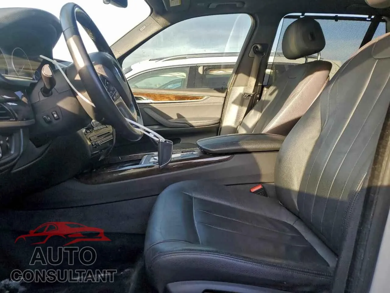 2017 BMW X5 Damaged VIN 5UXKR0C54H0V50155 – exterior detail 2017 BMW X5 Damaged VIN 5UXKR0C54H0V50155 – exterior detail