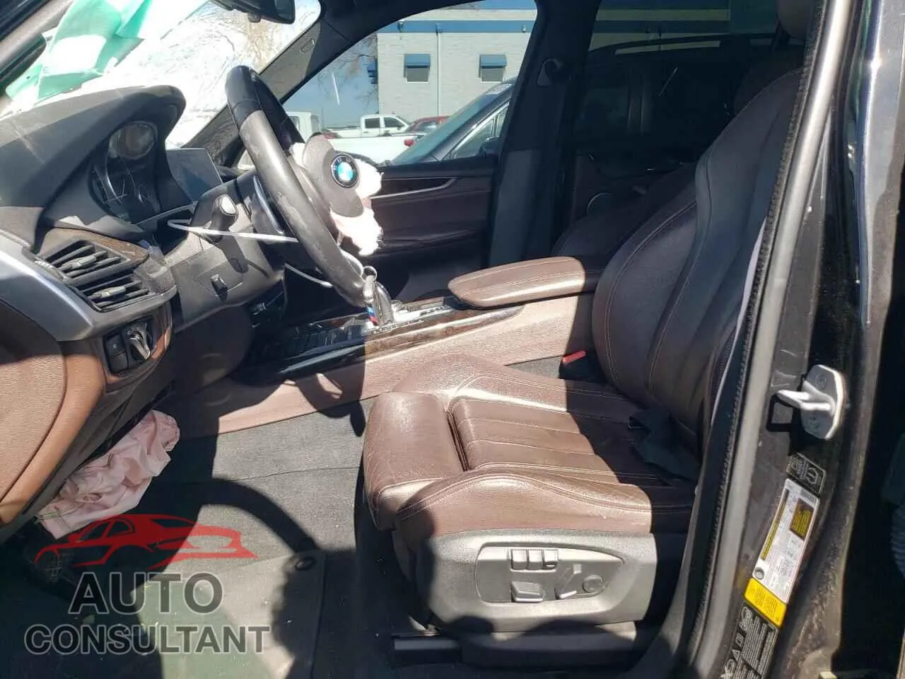 2014 BMW X5 Damaged VIN 5UXKR0C58E0K46919 – exterior detail 2014 BMW X5 Damaged VIN 5UXKR0C58E0K46919 – exterior detail
