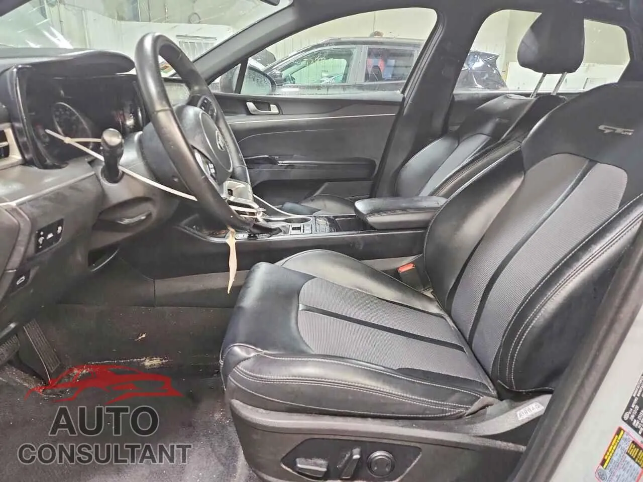 2021 KIA K5 Damaged VIN 5XXG64J24MG002634 – exterior detail