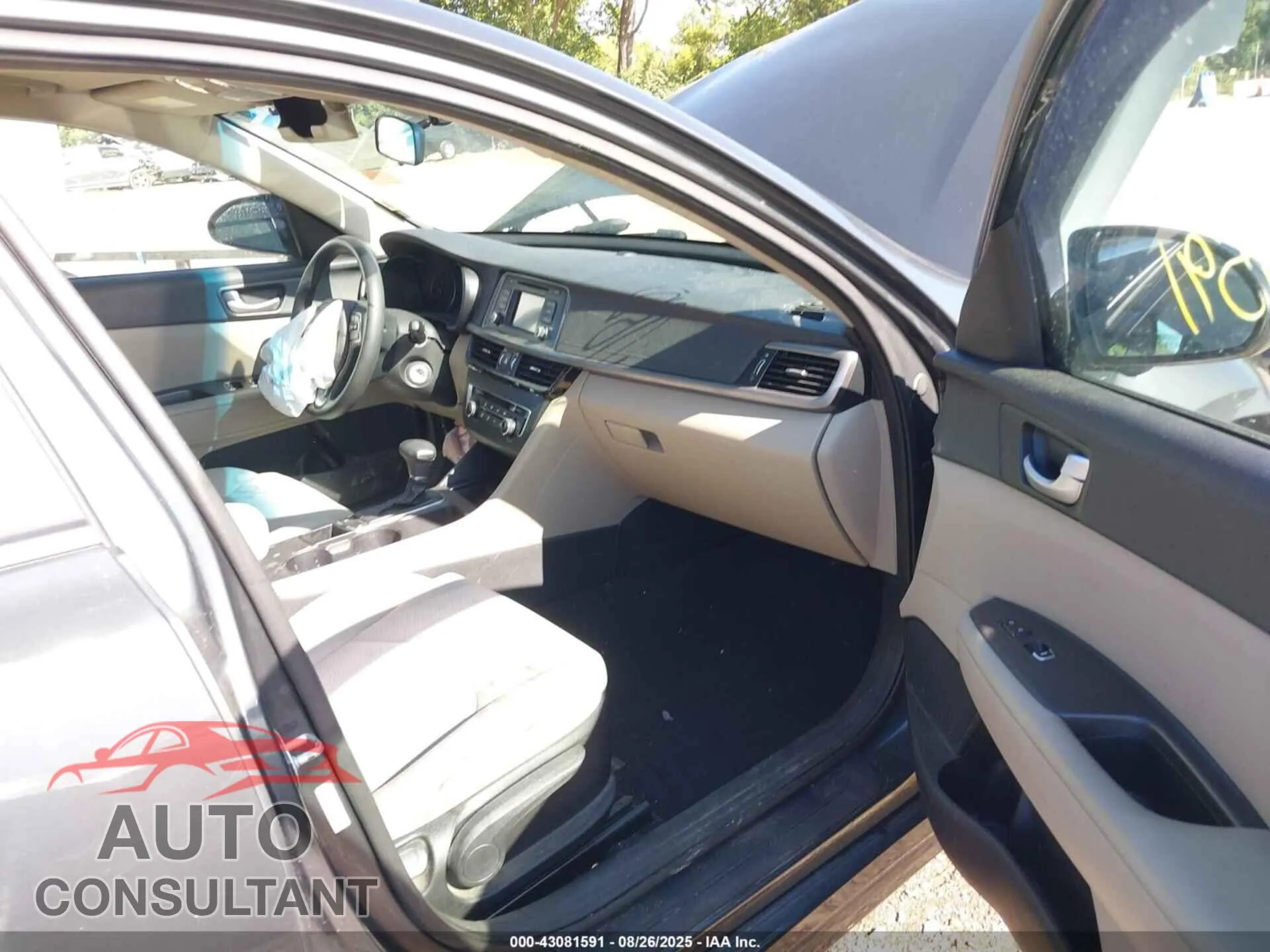 2016 KIA OPTIMA Damaged VIN 5XXGT4L32GG028099 – interior seats