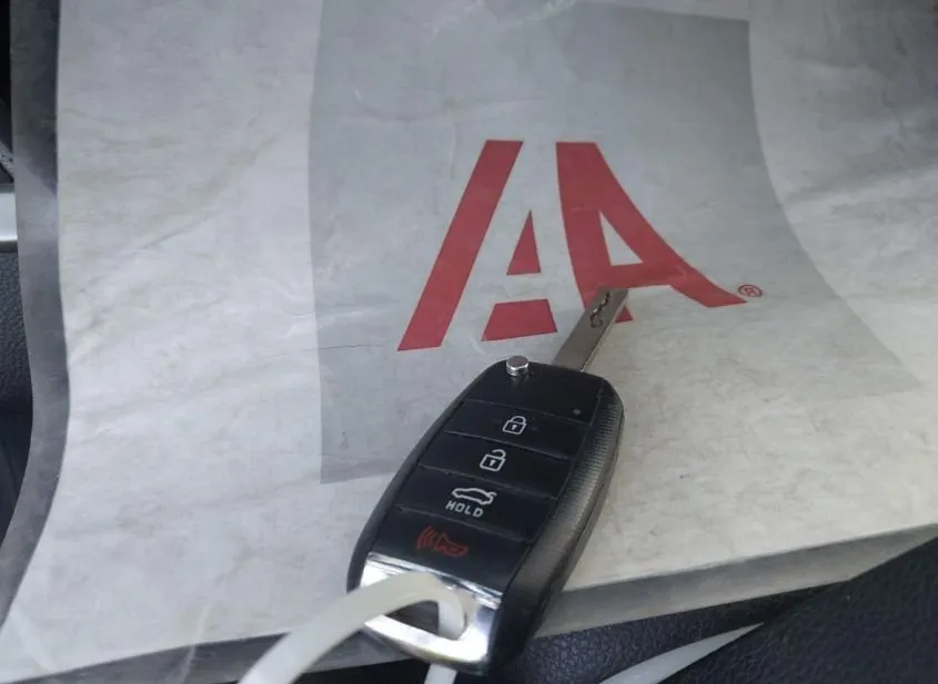 2020 KIA Optima Used VIN 5XXGT4L33LG432491 – exterior detail