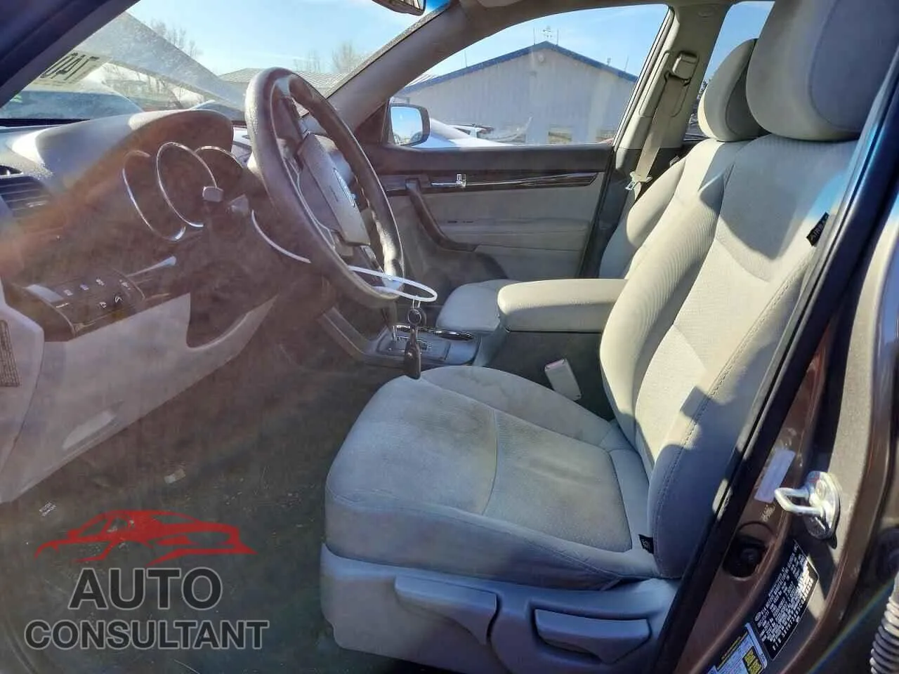 2012 KIA SORENTO Damaged VIN 5XYKT3A65CG286298 – exterior detail