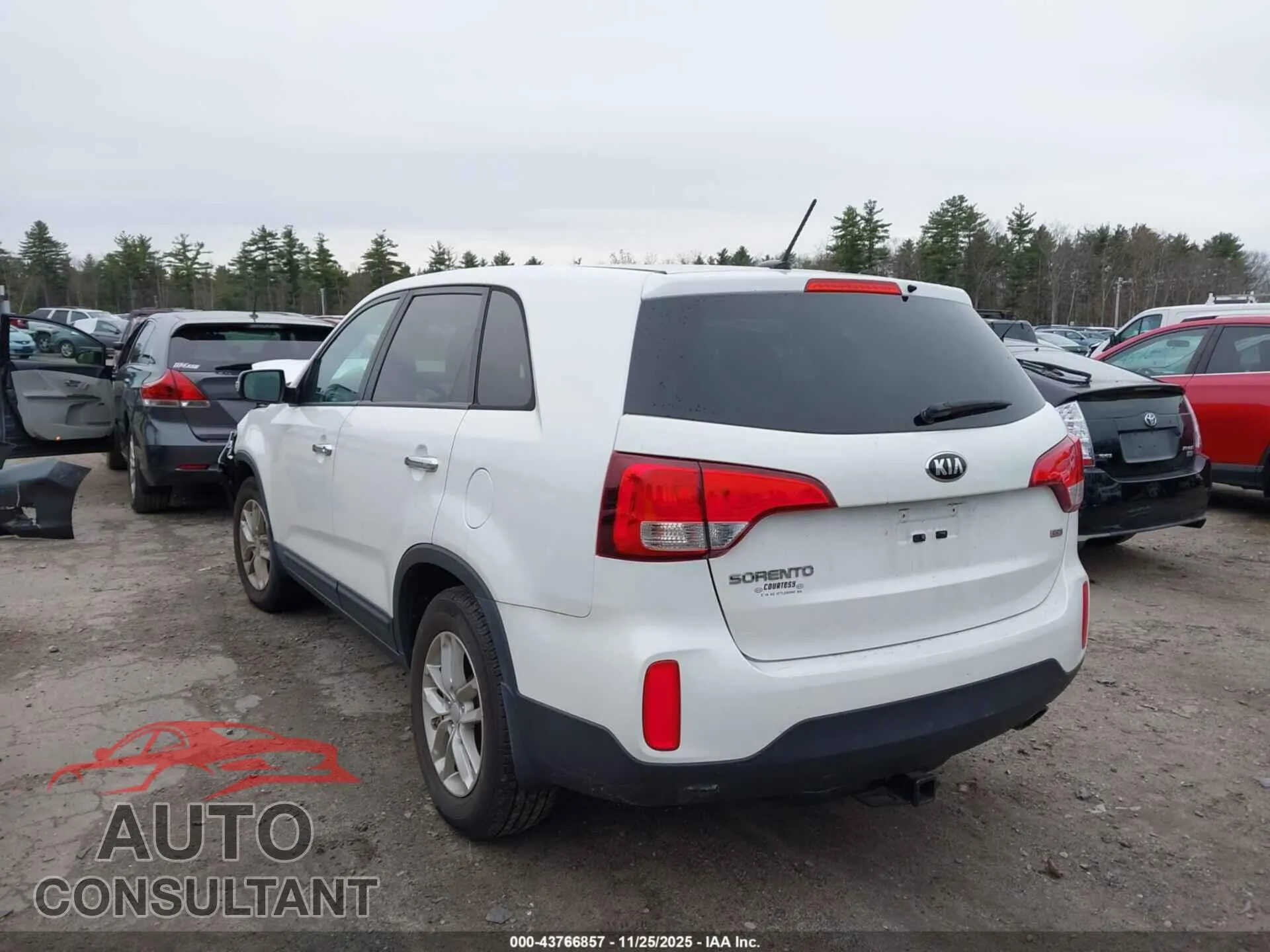 2015 KIA SORENTO Damaged VIN 5XYKT3A65FG648313 – side profile