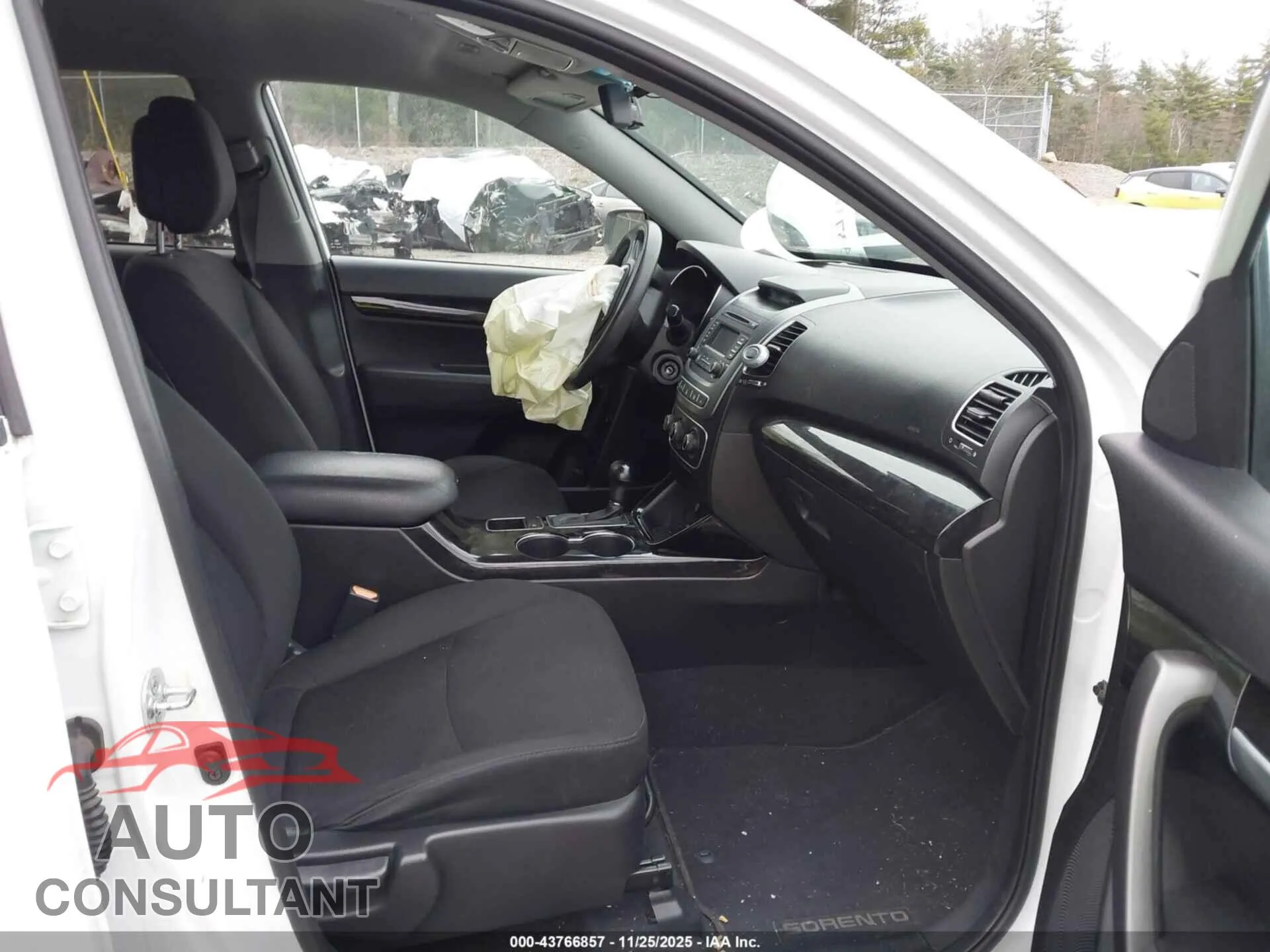 2015 KIA SORENTO Damaged VIN 5XYKT3A65FG648313 – interior seats