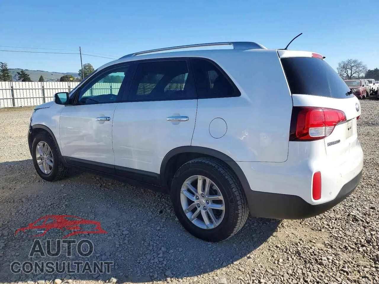 2014 KIA SORENTO Damaged VIN 5XYKT3A69EG448694 – rear exterior