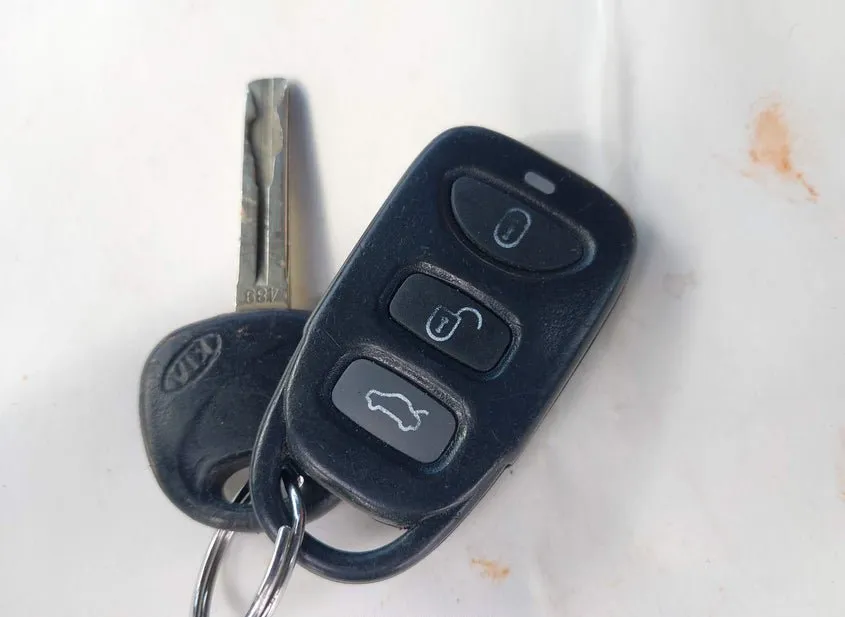 2011 KIA Sorento Used VIN 5XYKTDA2XBG047900 – rear exterior