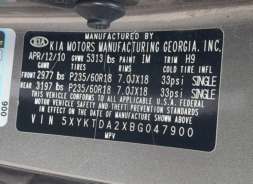 2011 KIA Sorento Used VIN 5XYKTDA2XBG047900 – trunk area