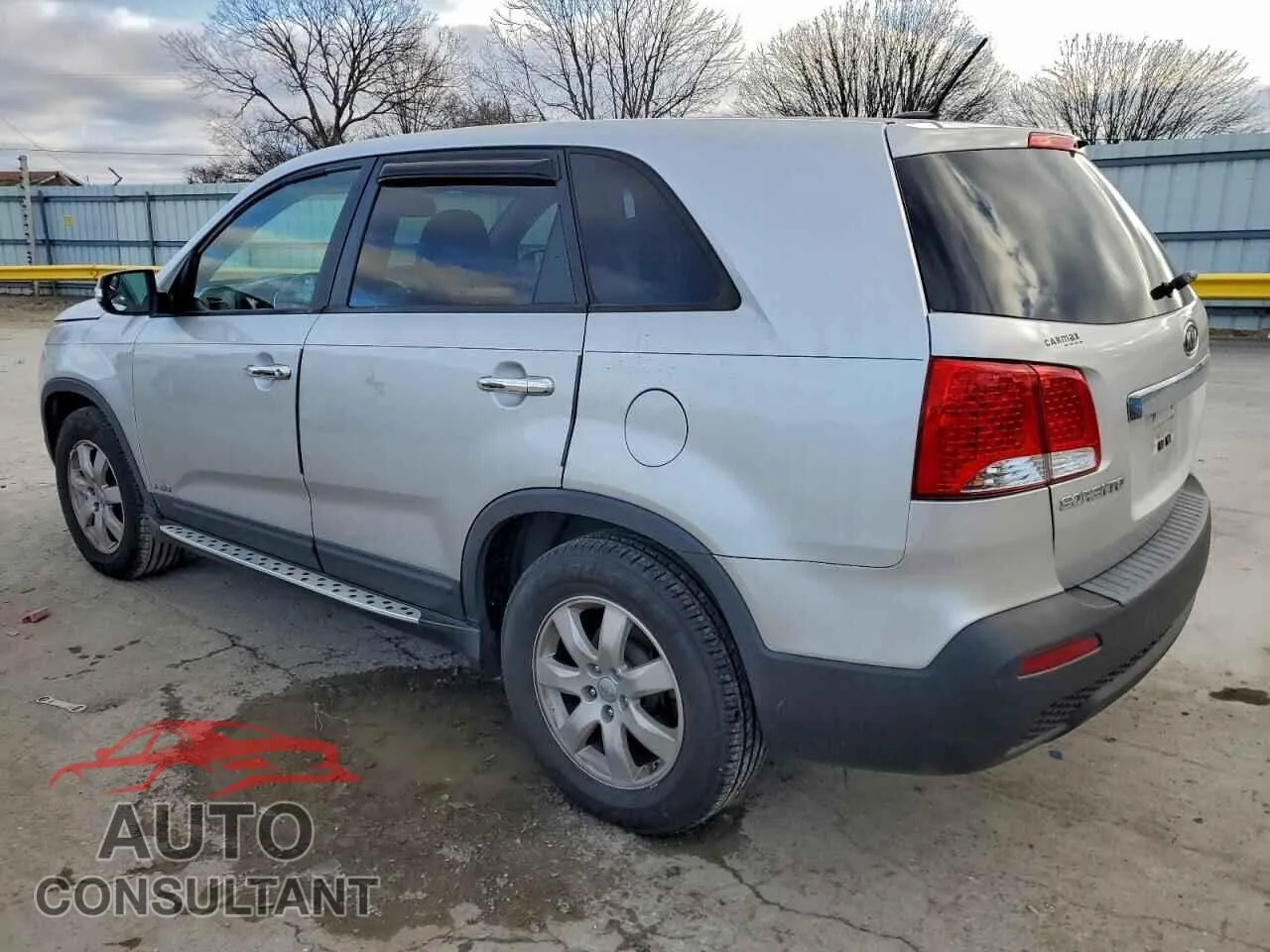 2013 KIA SORENTO Damaged VIN 5XYKTDA64DG334669 – rear exterior