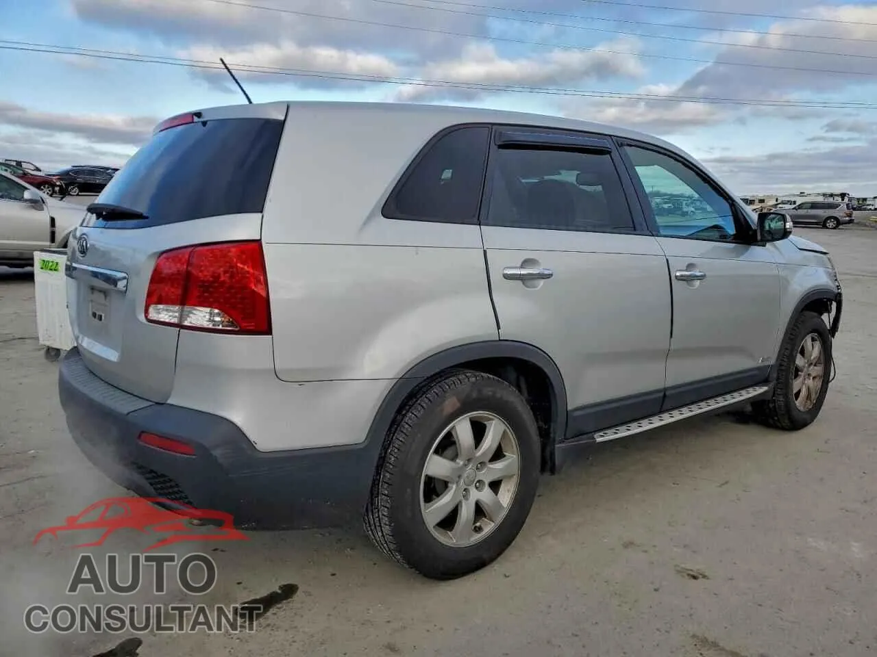 2013 KIA SORENTO Damaged VIN 5XYKTDA64DG334669 – side profile