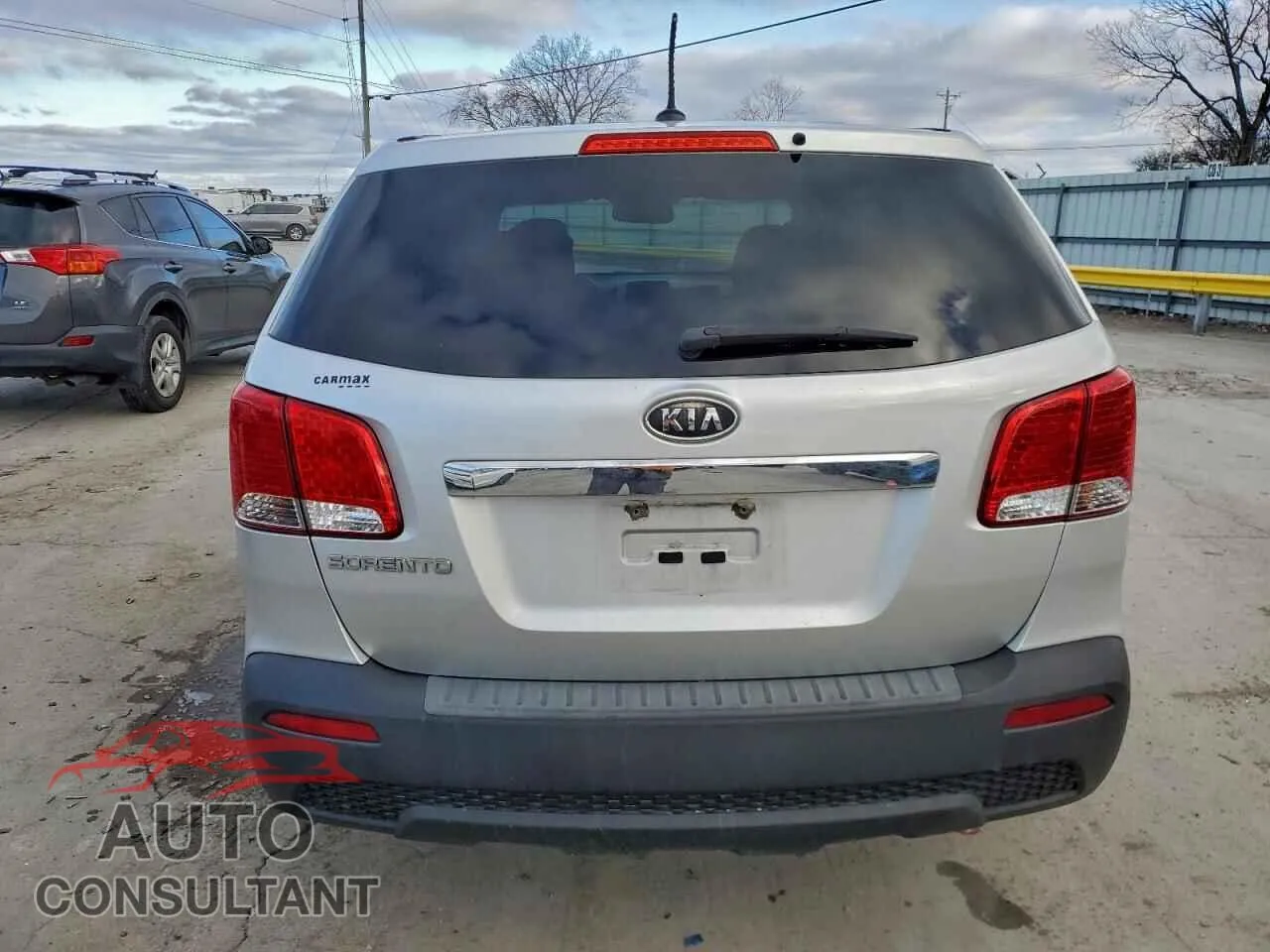 2013 KIA SORENTO Damaged VIN 5XYKTDA64DG334669 – engine bay