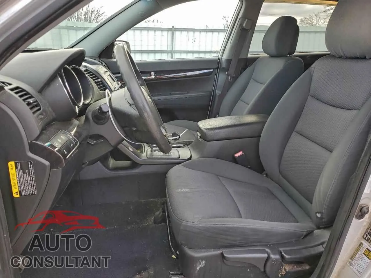 2013 KIA SORENTO Damaged VIN 5XYKTDA64DG334669 – exterior detail