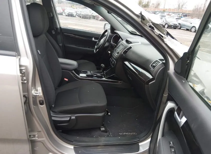 2015 KIA Sorento Used VIN 5XYKTDA71FG609829 – side profile
