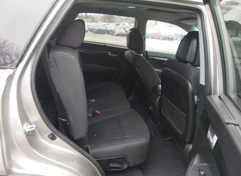 2015 KIA Sorento Used VIN 5XYKTDA71FG609829 – exterior detail