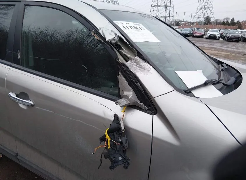 2015 KIA Sorento Used VIN 5XYKTDA71FG609829 – undercarriage