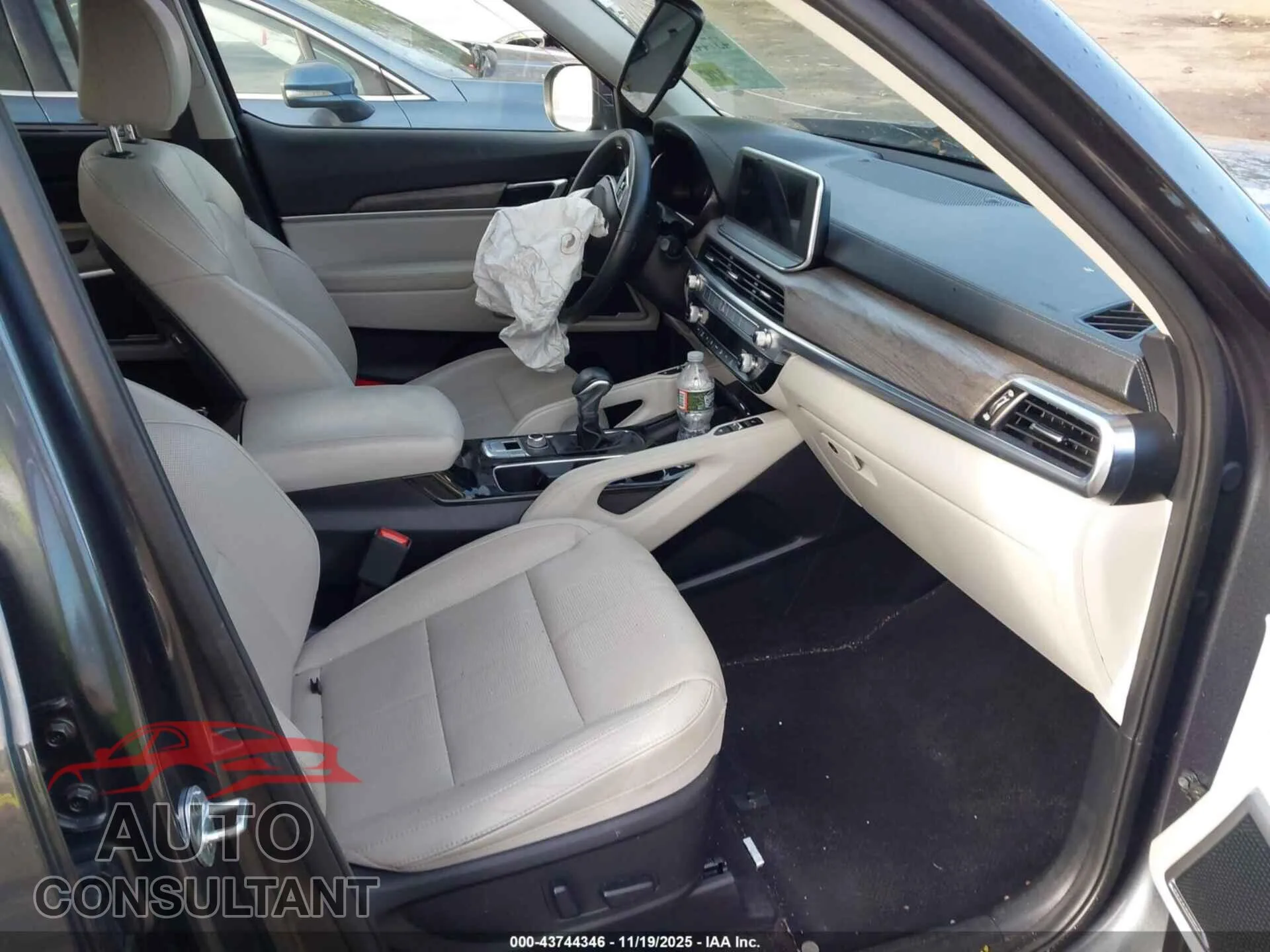 2020 KIA TELLURIDE Damaged VIN 5XYP3DHC0LG002034 – interior seats