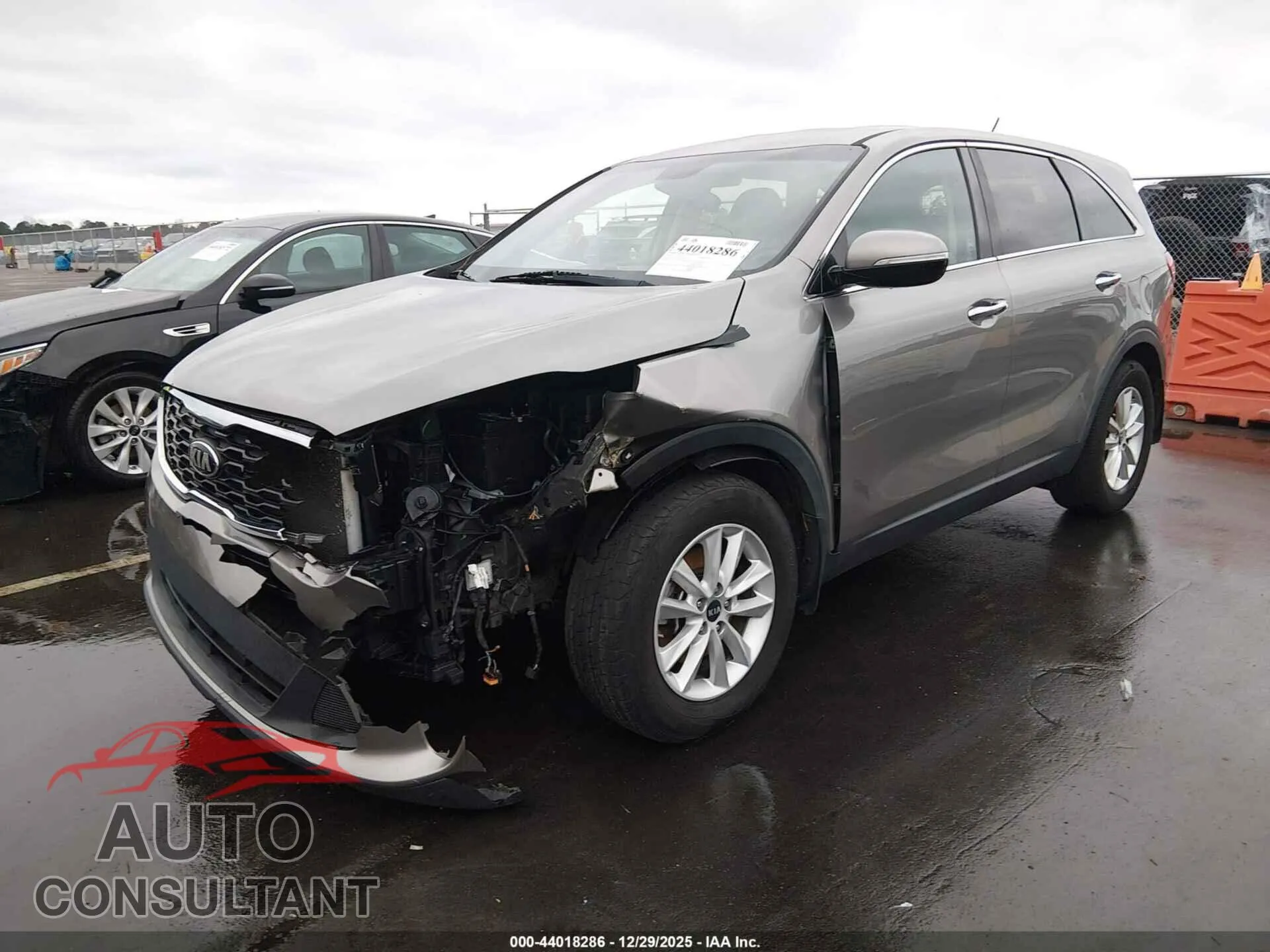 2019 KIA SORENTO Damaged VIN 5XYPG4A37KG531669 – rear exterior