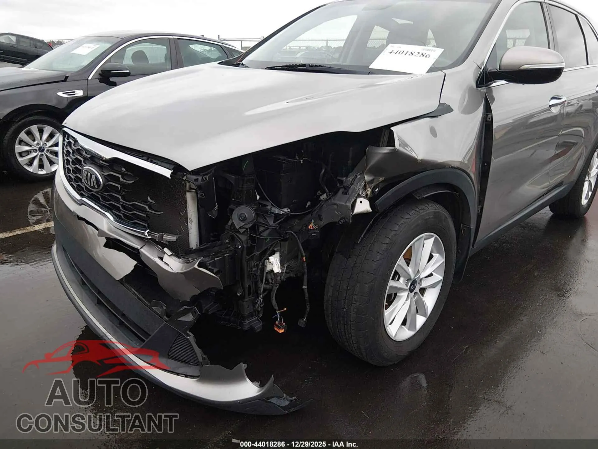 2019 KIA SORENTO Damaged VIN 5XYPG4A37KG531669 – engine bay
